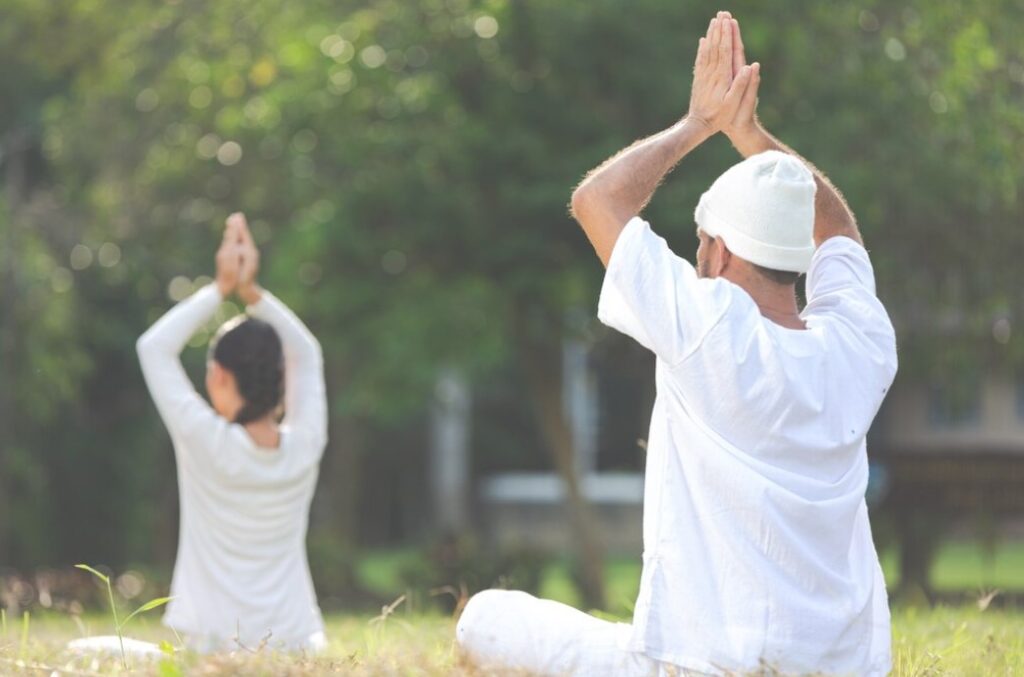 yoga olahraga untuk ibu rumah tangga dasterumah